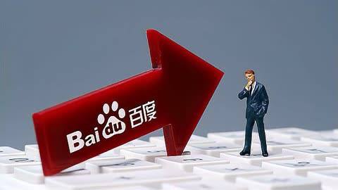 机器人用在何处｜11岁男孩景区首遇人形机器人：立志研发更好的